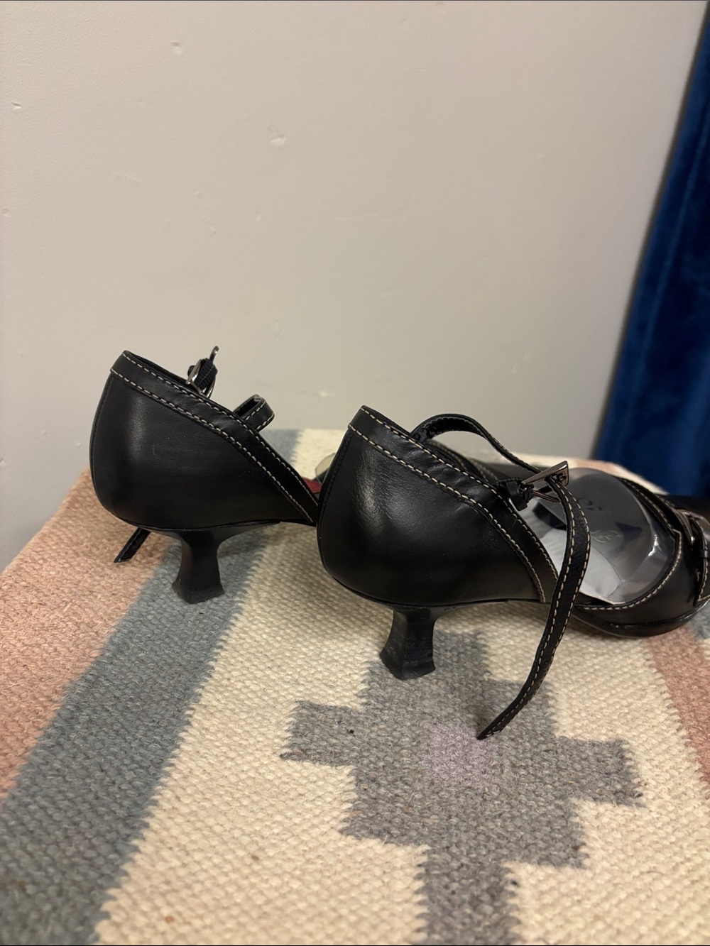 AEROSOLES Black Low Heel Pointed Toe Pumps with Contrast Stitching - Picture 3 of 3